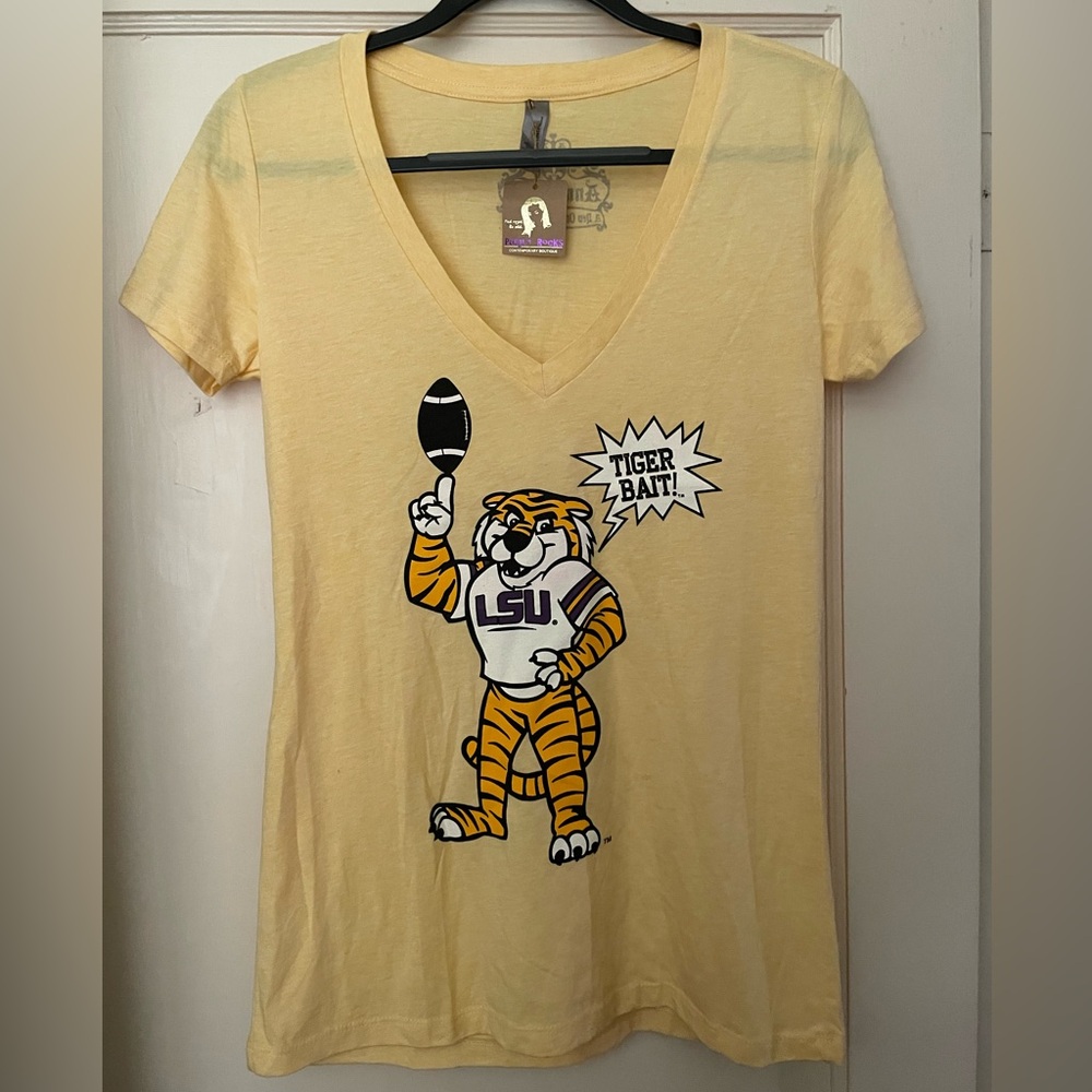 Anna Dean New Orleans: LSU Women’s Deep V